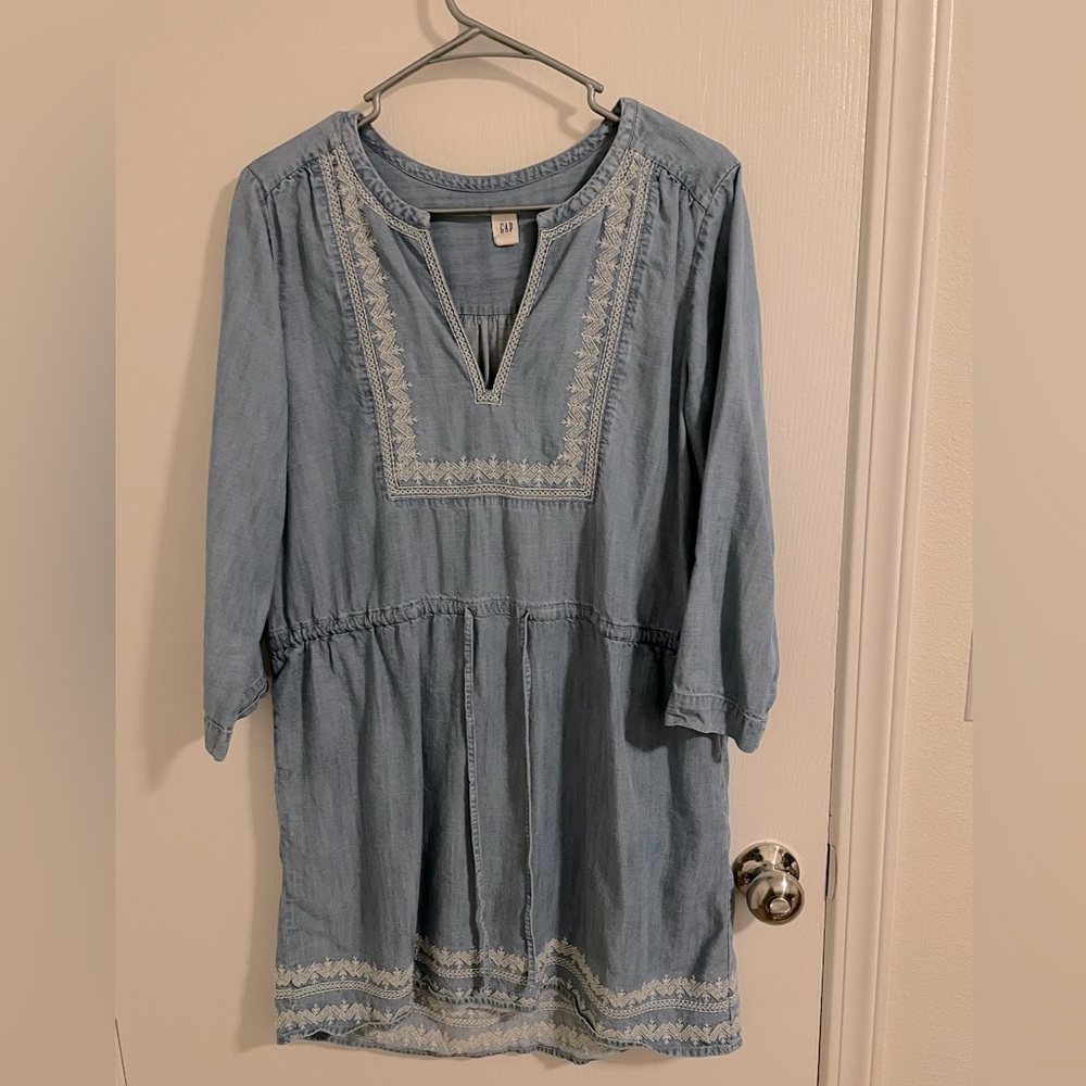 GAP size petite medium denim dress. White stitch detail